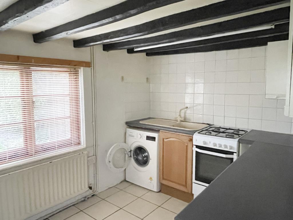 Lot: 68 - DETACHED COTTAGE IN NEED OF REFURBISHMENT - Kitchen in Bredhurst cottage for refurbishment